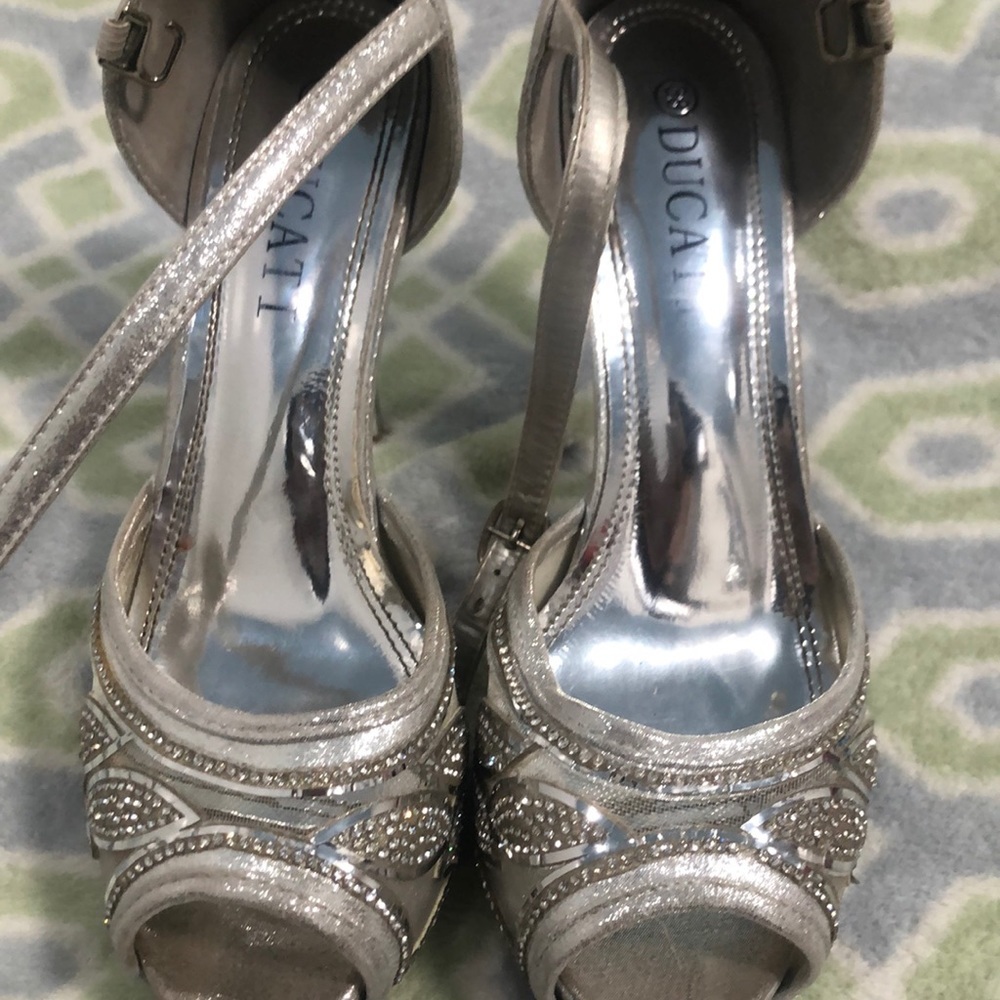 2/$15 Women’s high heel shoes